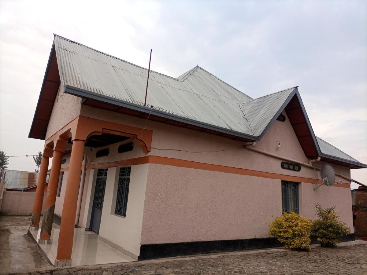 Randa'S House I Homestay ルヘンゲリ エクステリア 写真
