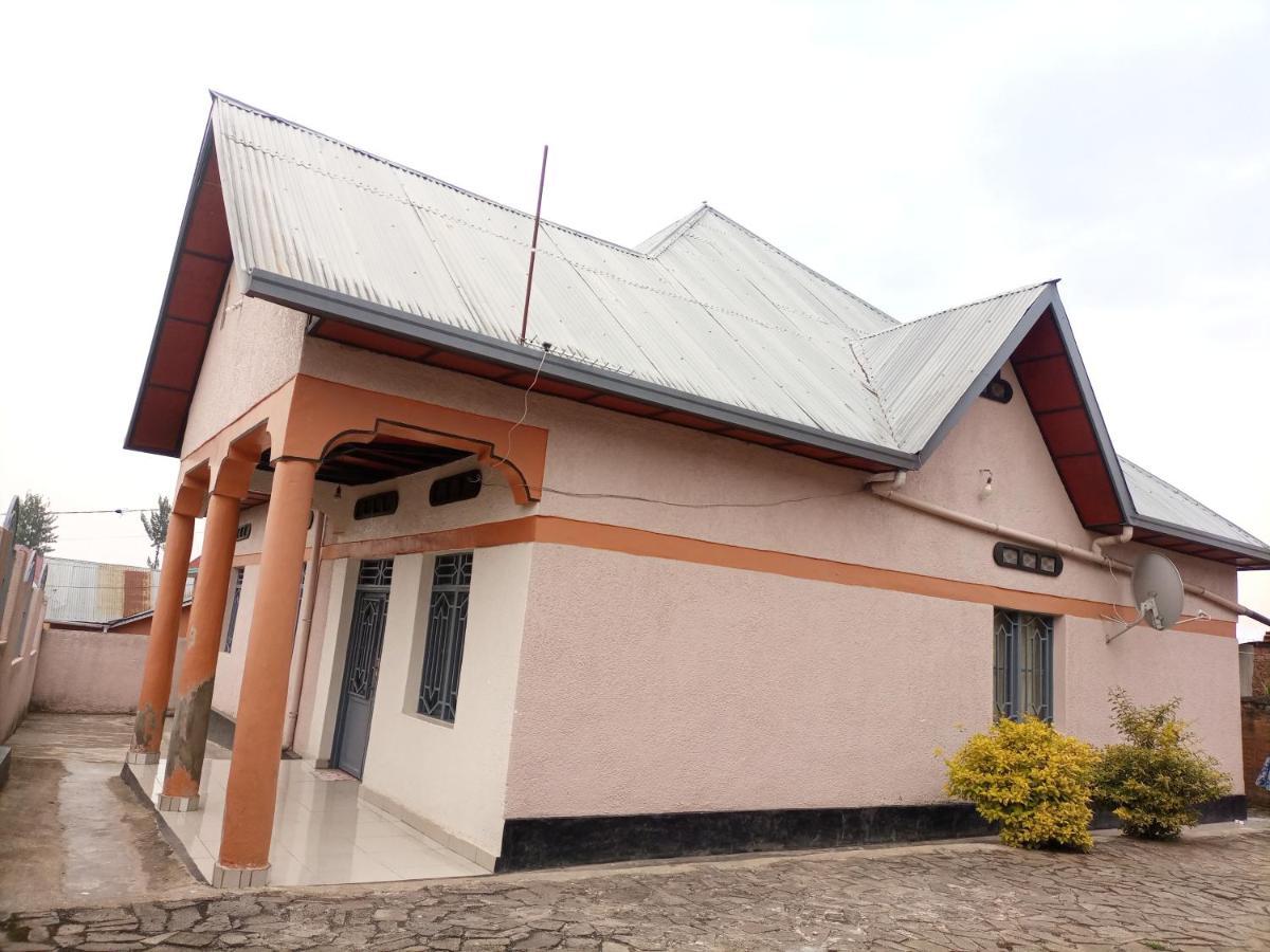 Randa'S House I Homestay ルヘンゲリ エクステリア 写真