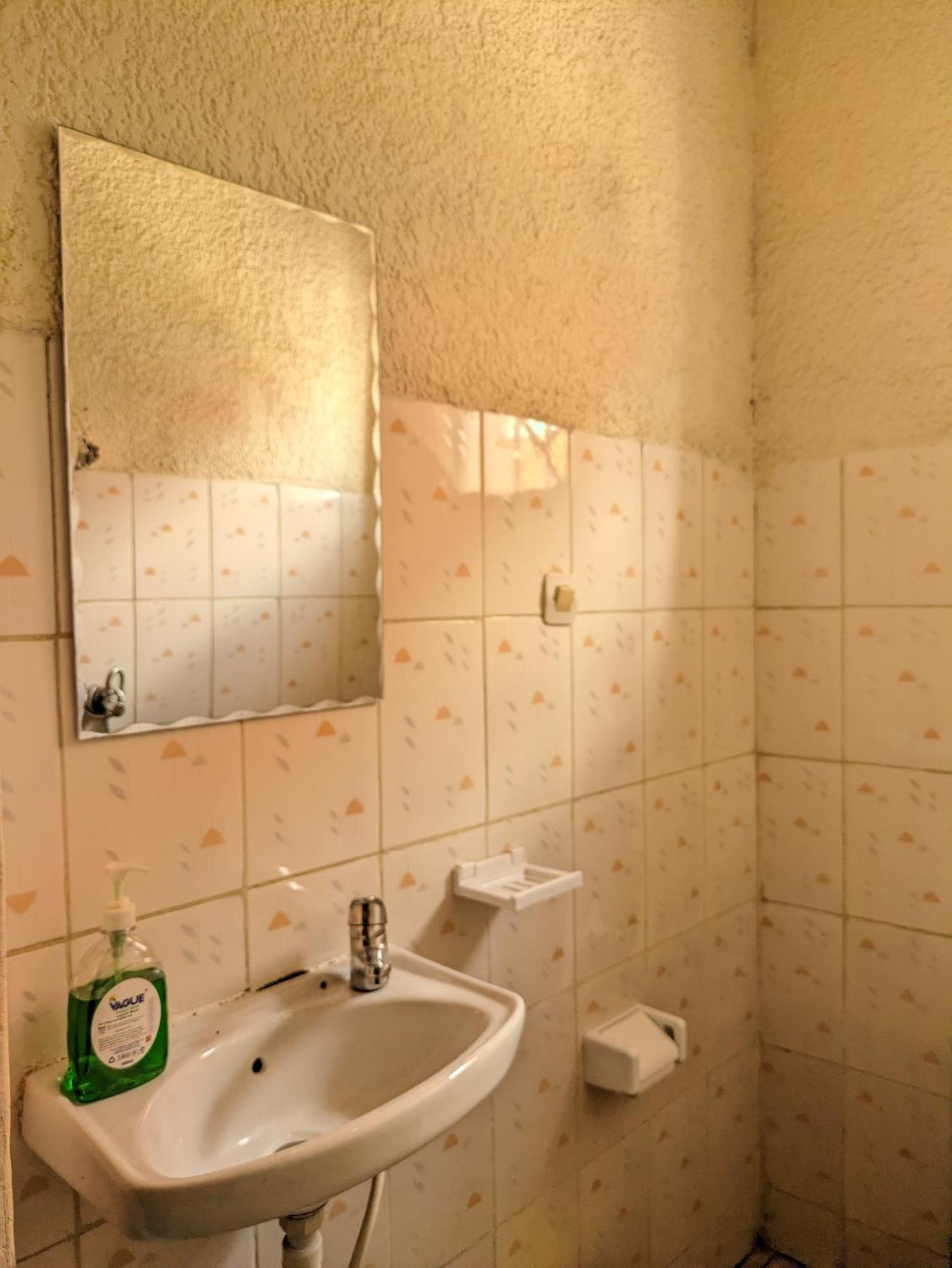 Randa'S House I Homestay ルヘンゲリ エクステリア 写真