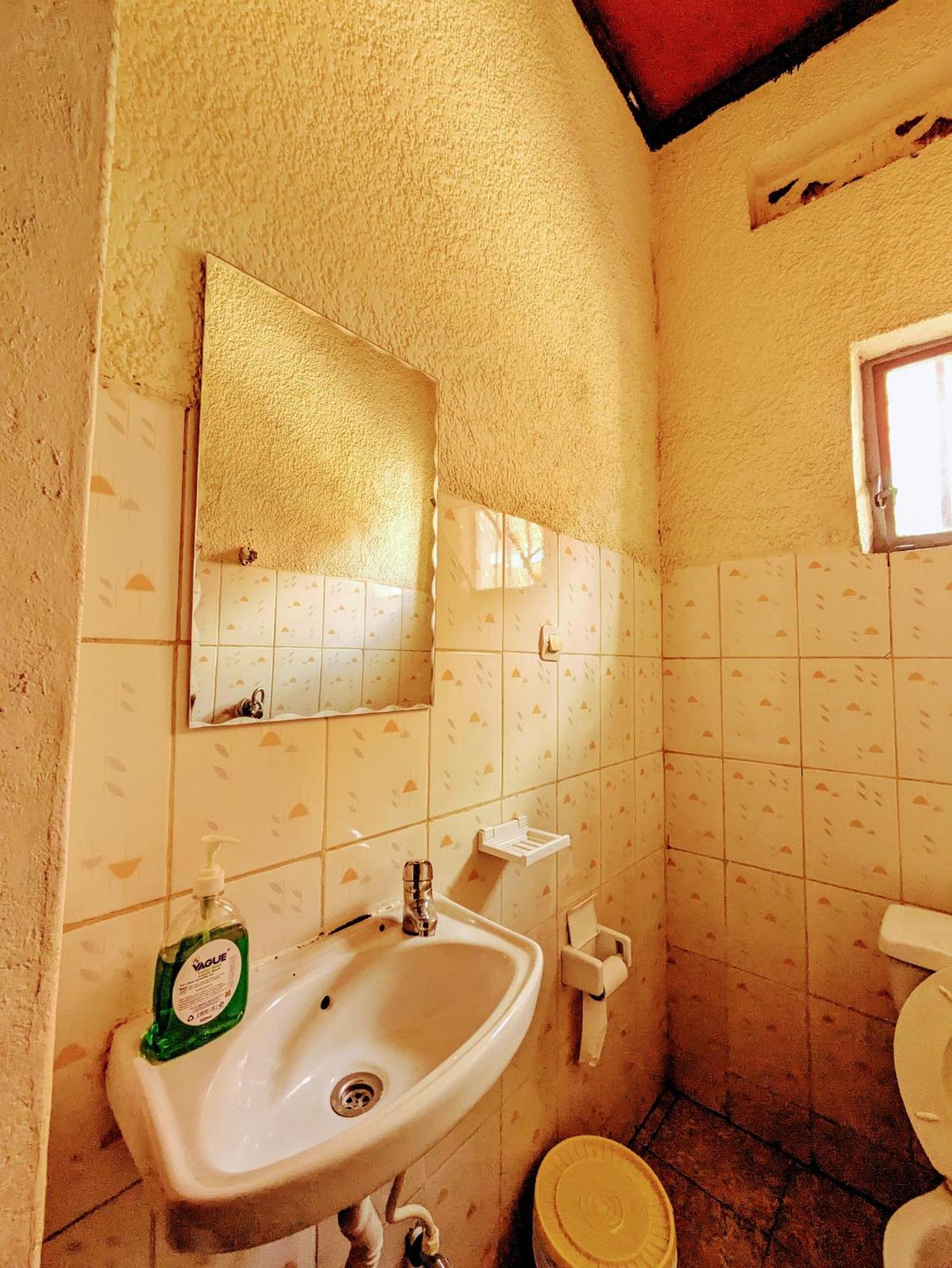 Randa'S House I Homestay ルヘンゲリ エクステリア 写真